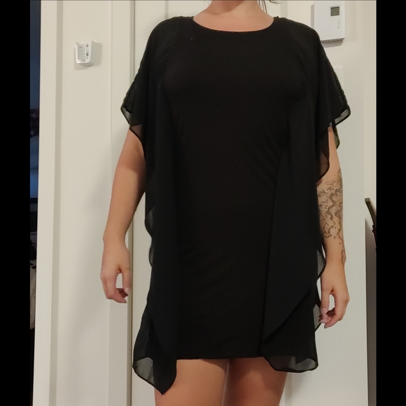 Black classy dress with sheer flowy sides - Picture 2 of 5